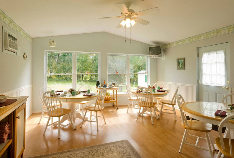 A-Slice-of-Home-Bed-&-Breakfast-Spencer-Tioga-Dining-Room-1